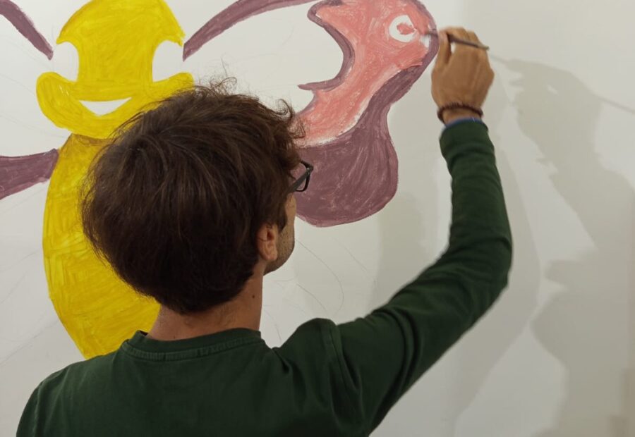 Murales della farfalla dipinto nella sede dell'associazione